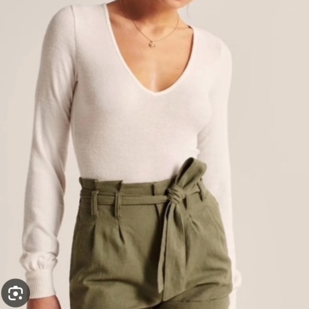NWT Abercrombie and Fitch Deep V Neck Knit Bodysuit - Cream _size XS
